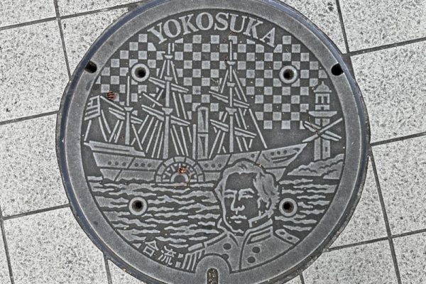 Commodore Perry manhole cover in Yokosuka City